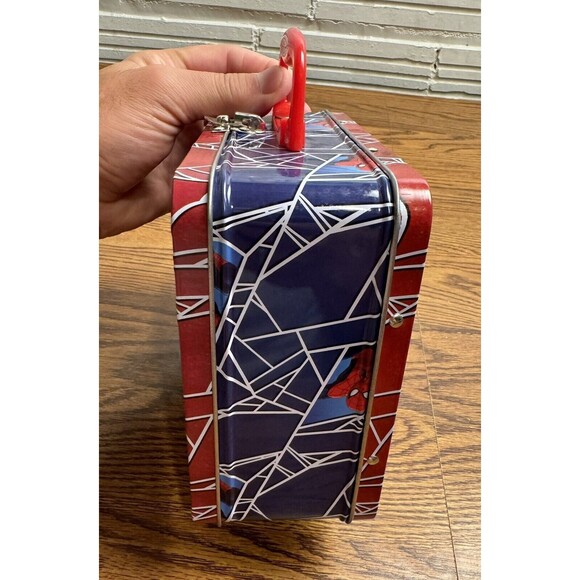 Spiderman Go Spidey! Tin Lunch Box Embossed 2013 - Picture 3 of 6
